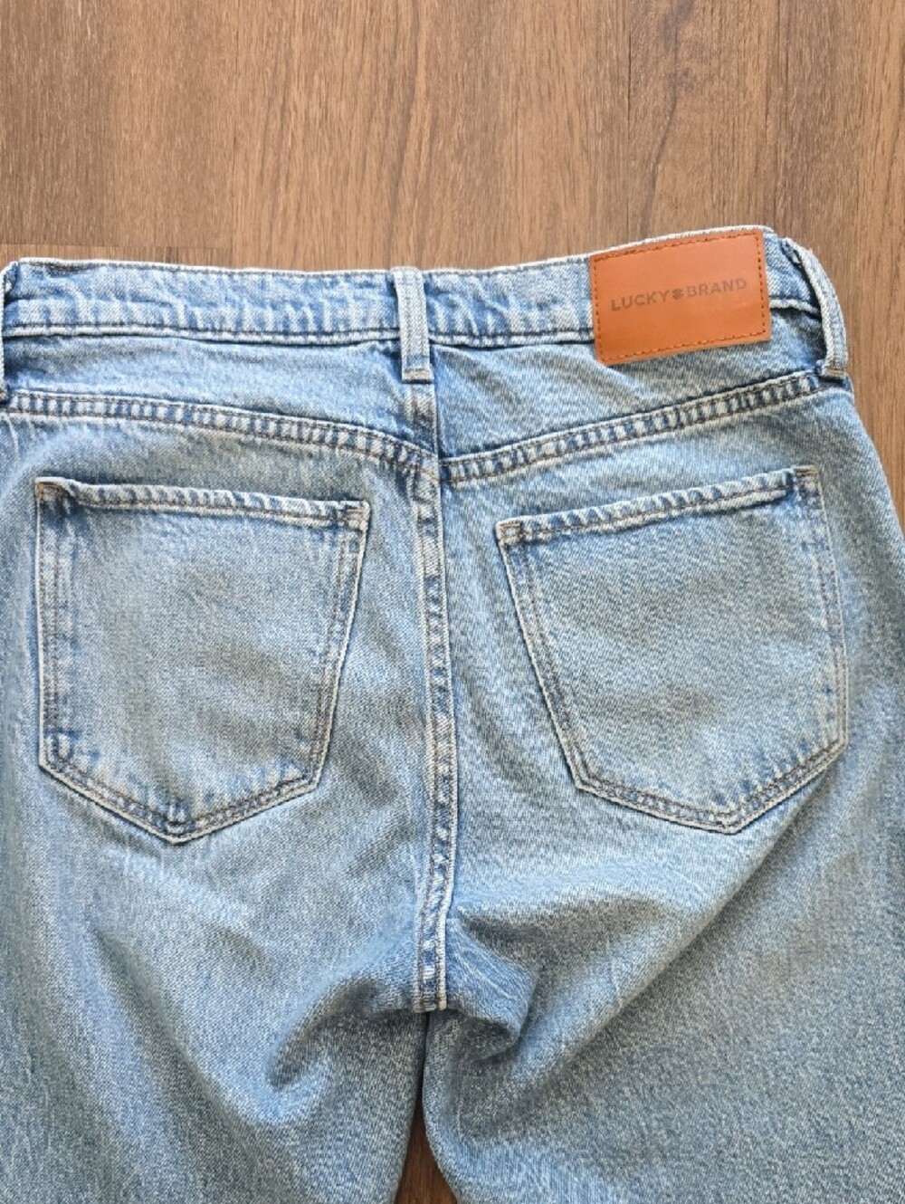 Lucky Brand Light Blue Denim Jeans - Picture 4 of 4